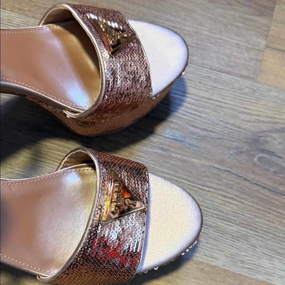 Guess Women's Metallic Rose Heels - Picture 7 of 15